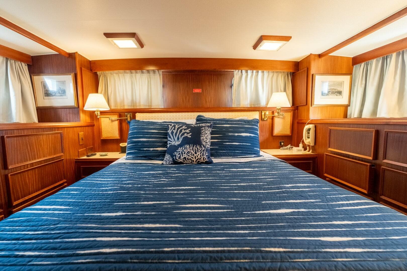 1985 Hatteras 53 — photo 59