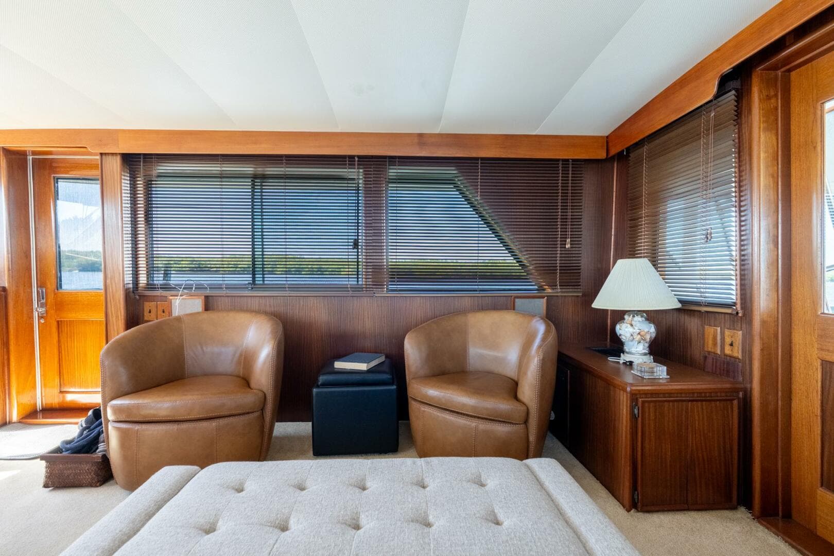 1985 Hatteras 53 — photo 33