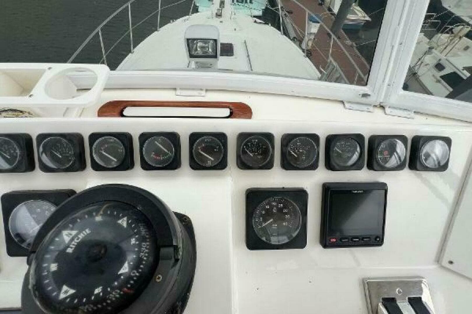 1998 Hyatt 51 Aft Cabin — photo 29