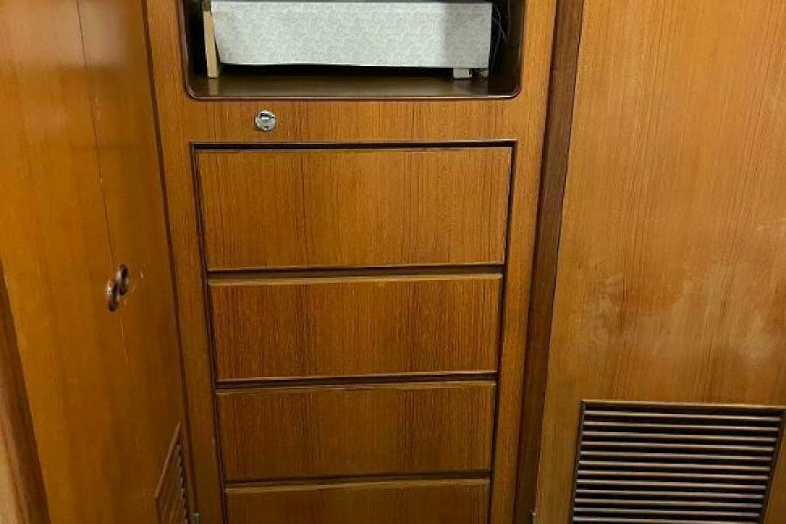 1998 Hyatt 51 Aft Cabin — photo 55
