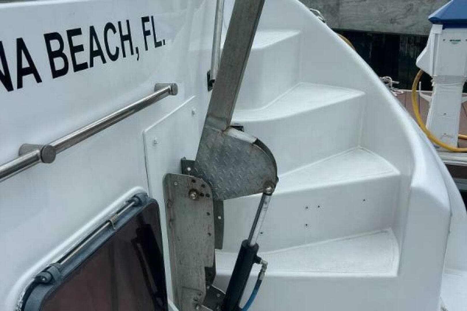 1998 Hyatt 51 Aft Cabin — photo 8