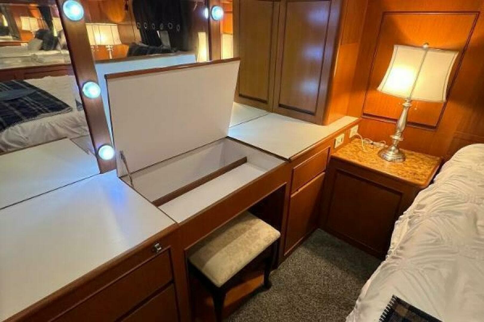 1998 Hyatt 51 Aft Cabin — photo 52