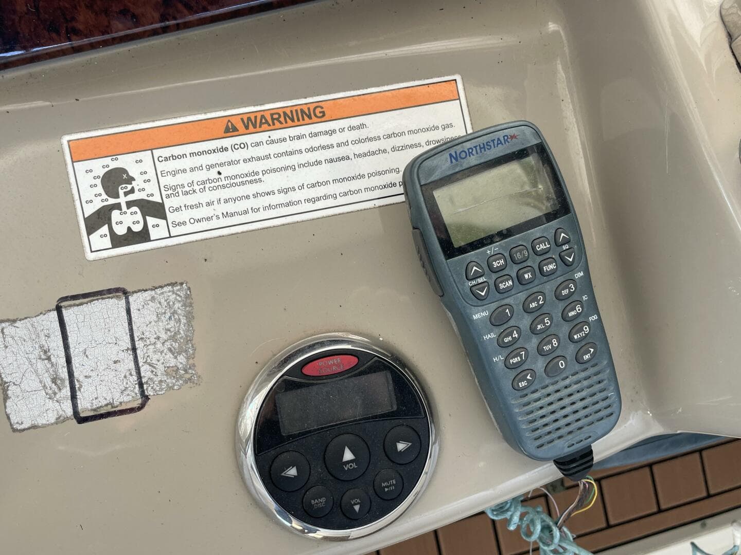 2006 Sea Ray 320 Sundancer — photo 14