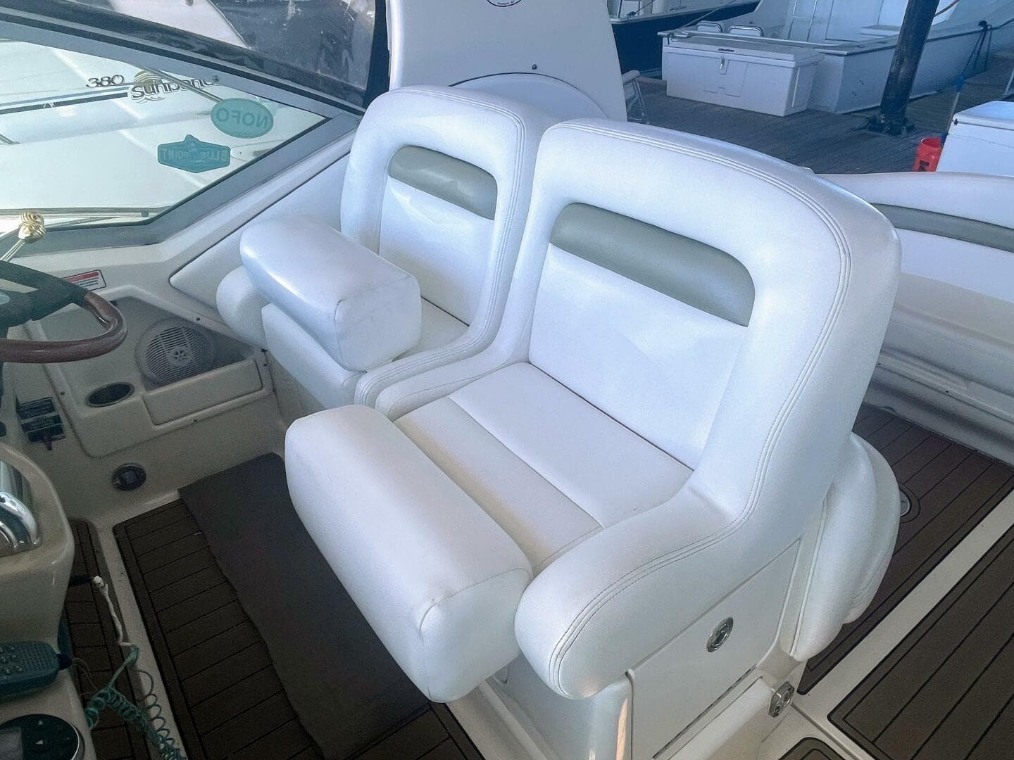 2006 Sea Ray 320 Sundancer — photo 16