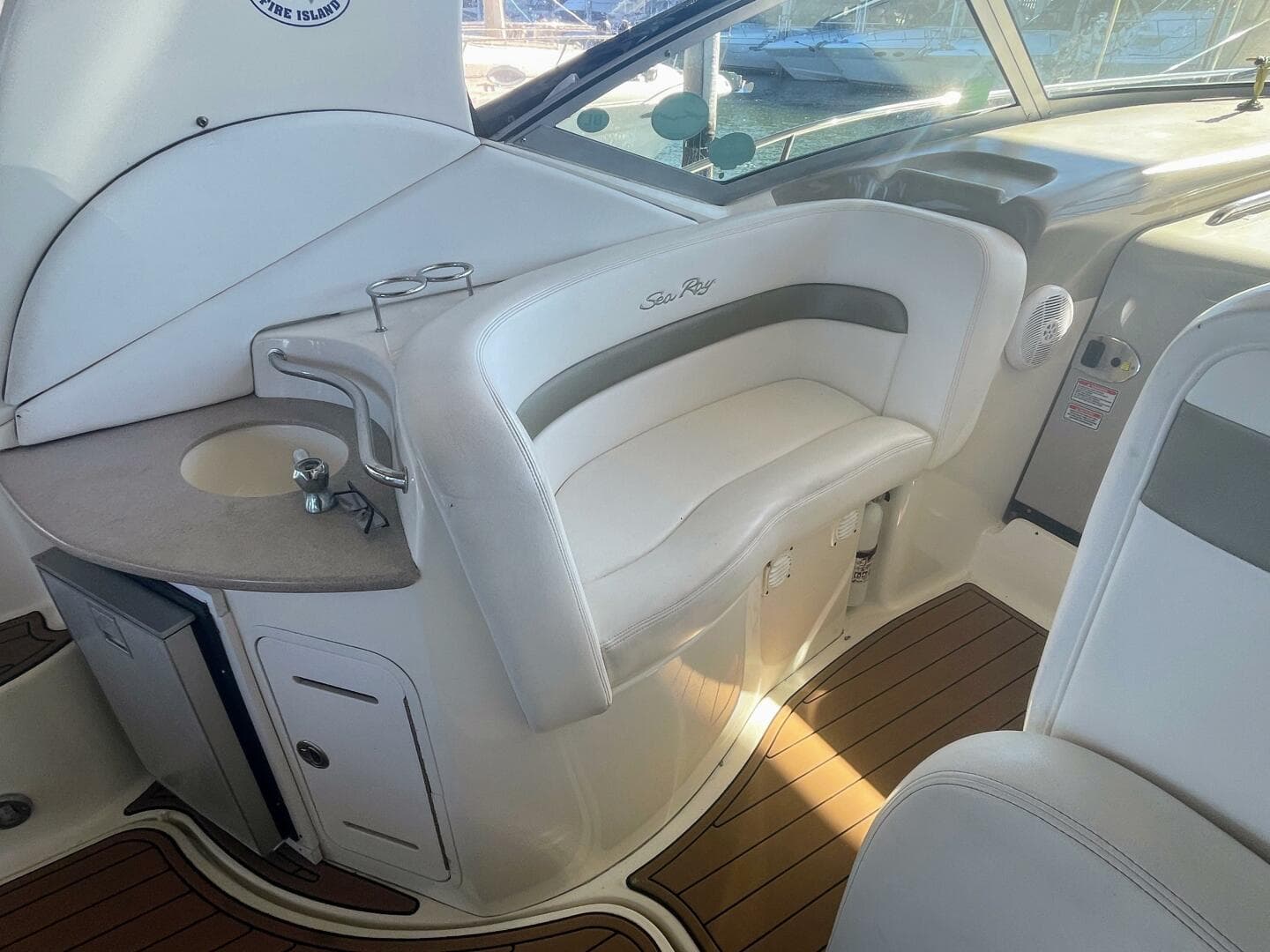 2006 Sea Ray 320 Sundancer — photo 9