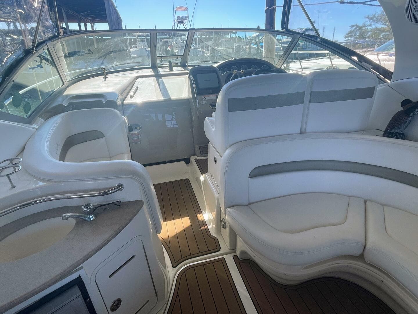 2006 Sea Ray 320 Sundancer — photo 8