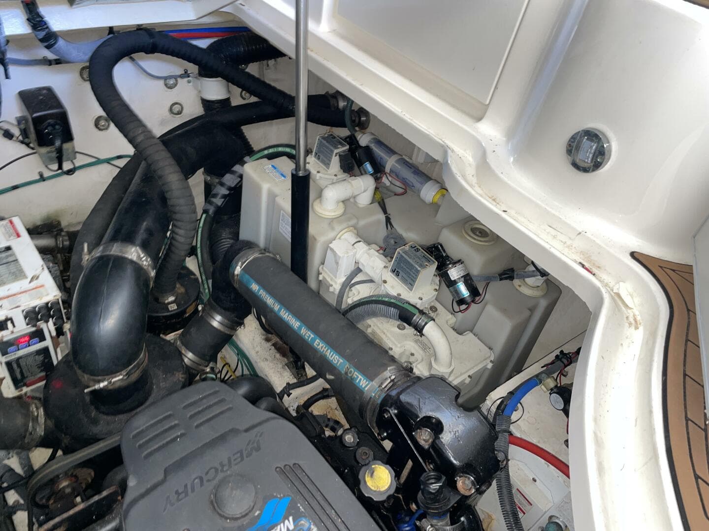 2006 Sea Ray 320 Sundancer — photo 38