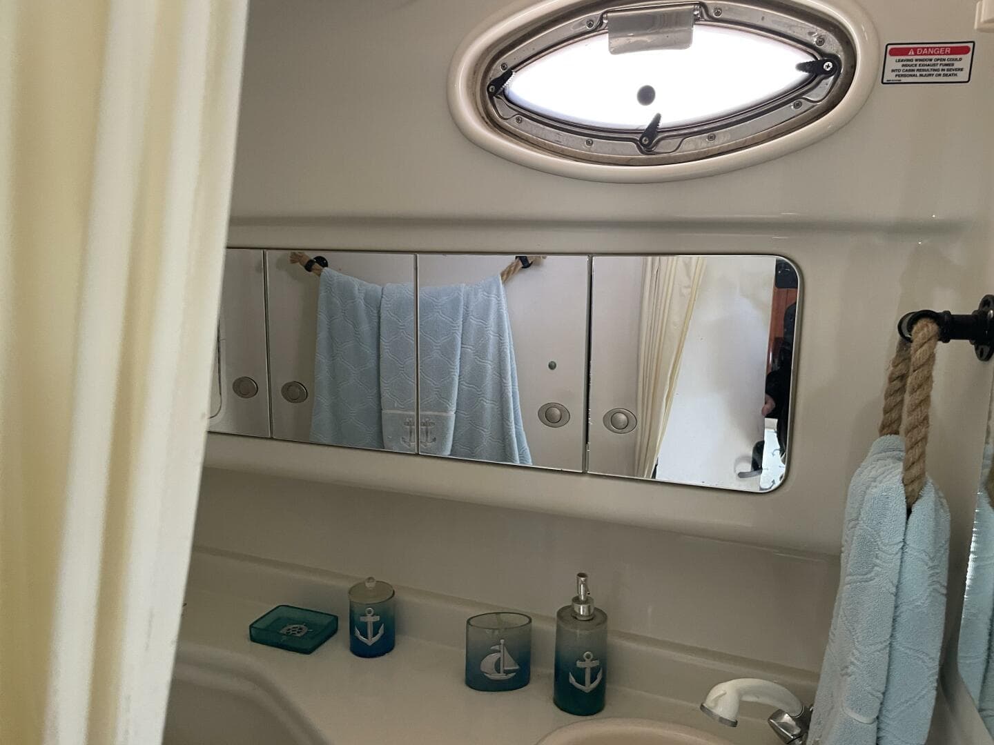 2006 Sea Ray 320 Sundancer — photo 35