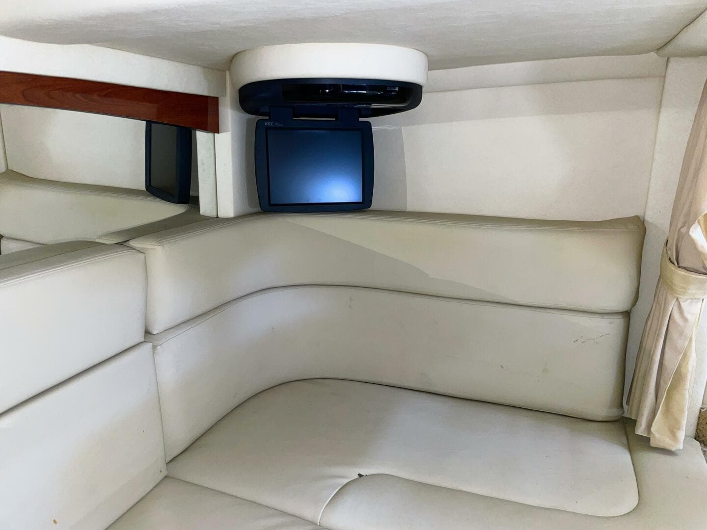 2006 Sea Ray 320 Sundancer — photo 24