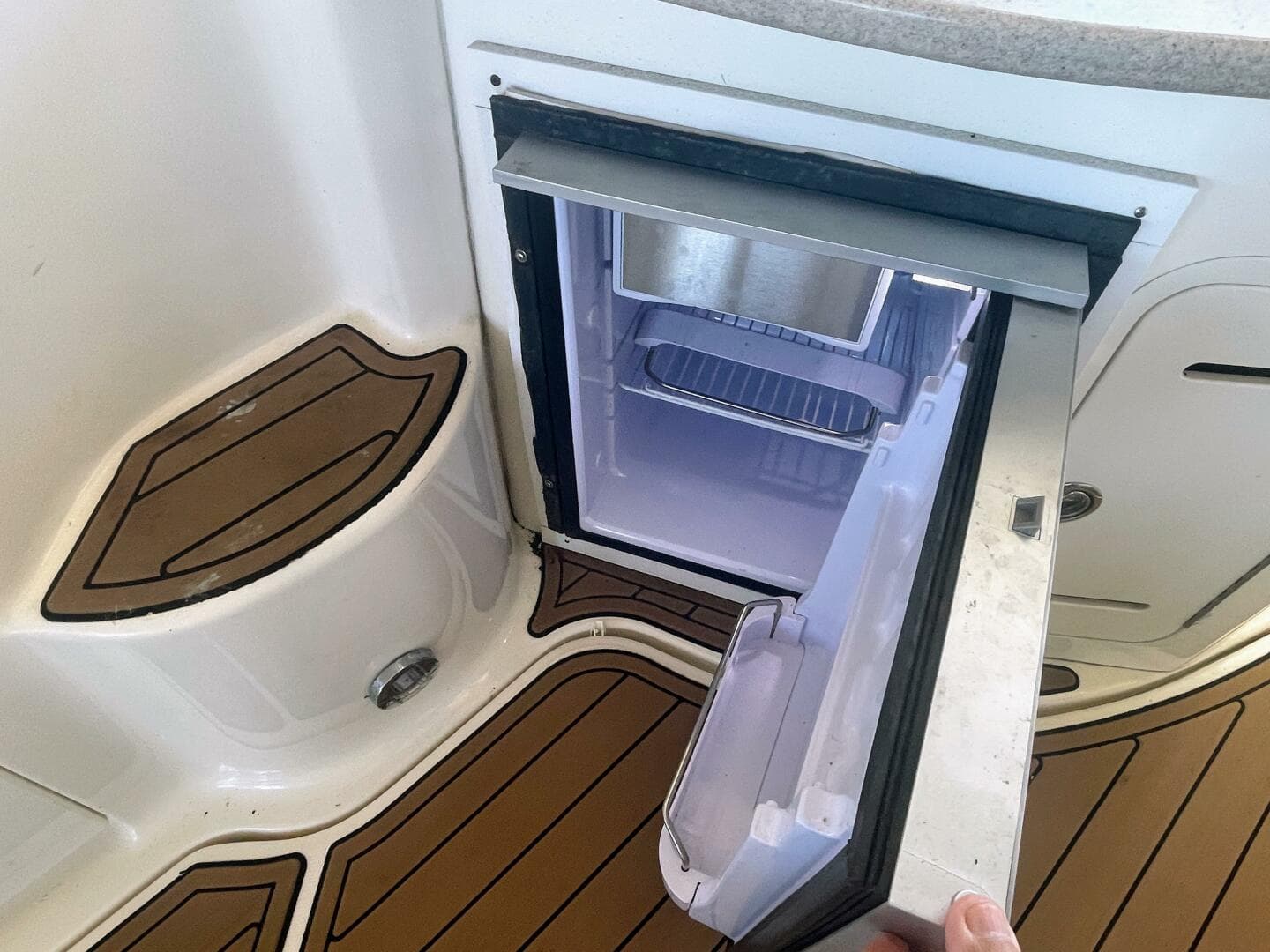 2006 Sea Ray 320 Sundancer — photo 6