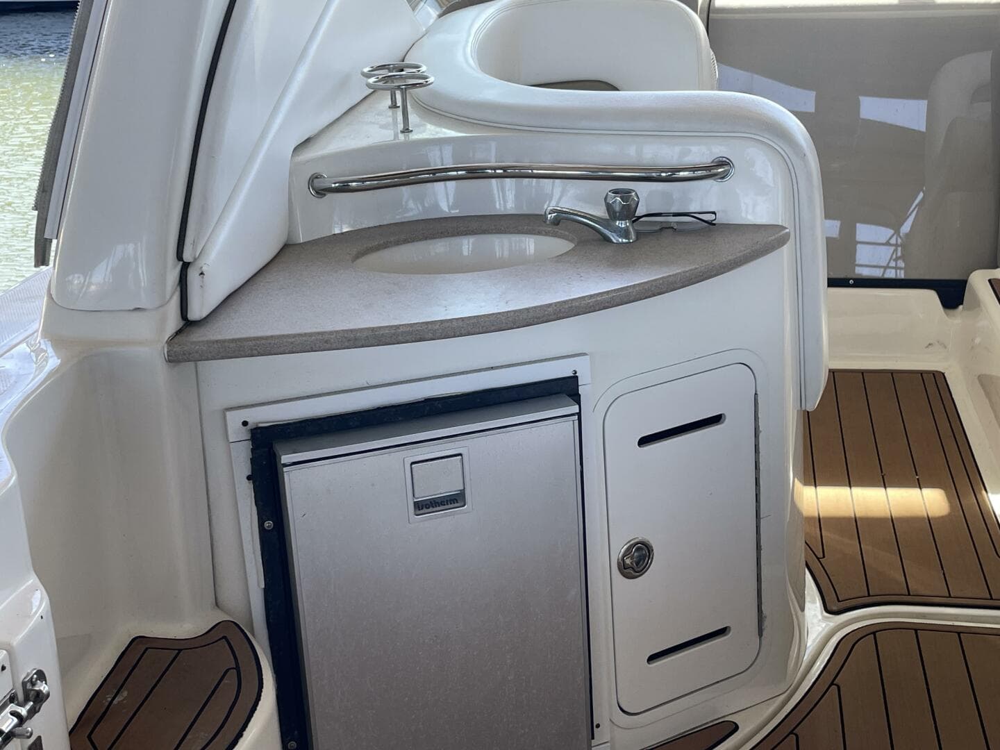 2006 Sea Ray 320 Sundancer — photo 5