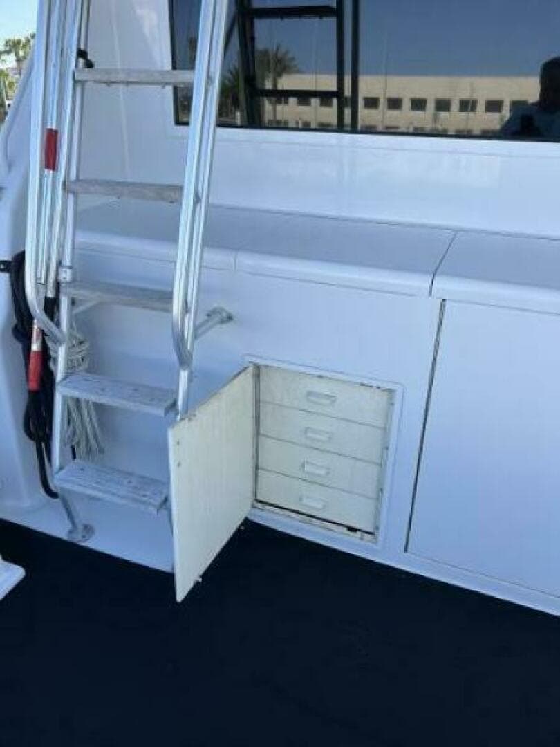 1991 Viking Boats Convertible — photo 14