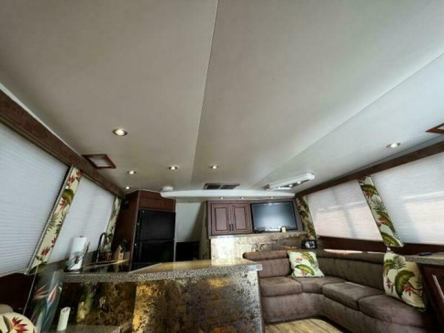 1991 Viking Boats Convertible — photo 21