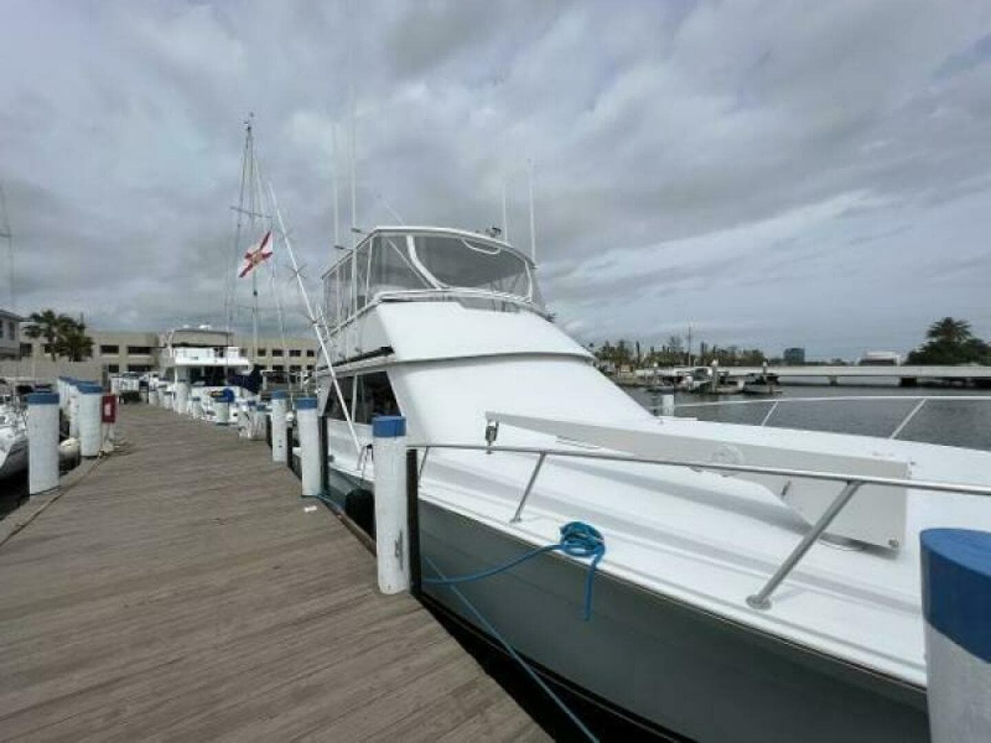 1991 Viking Boats Convertible — photo 2