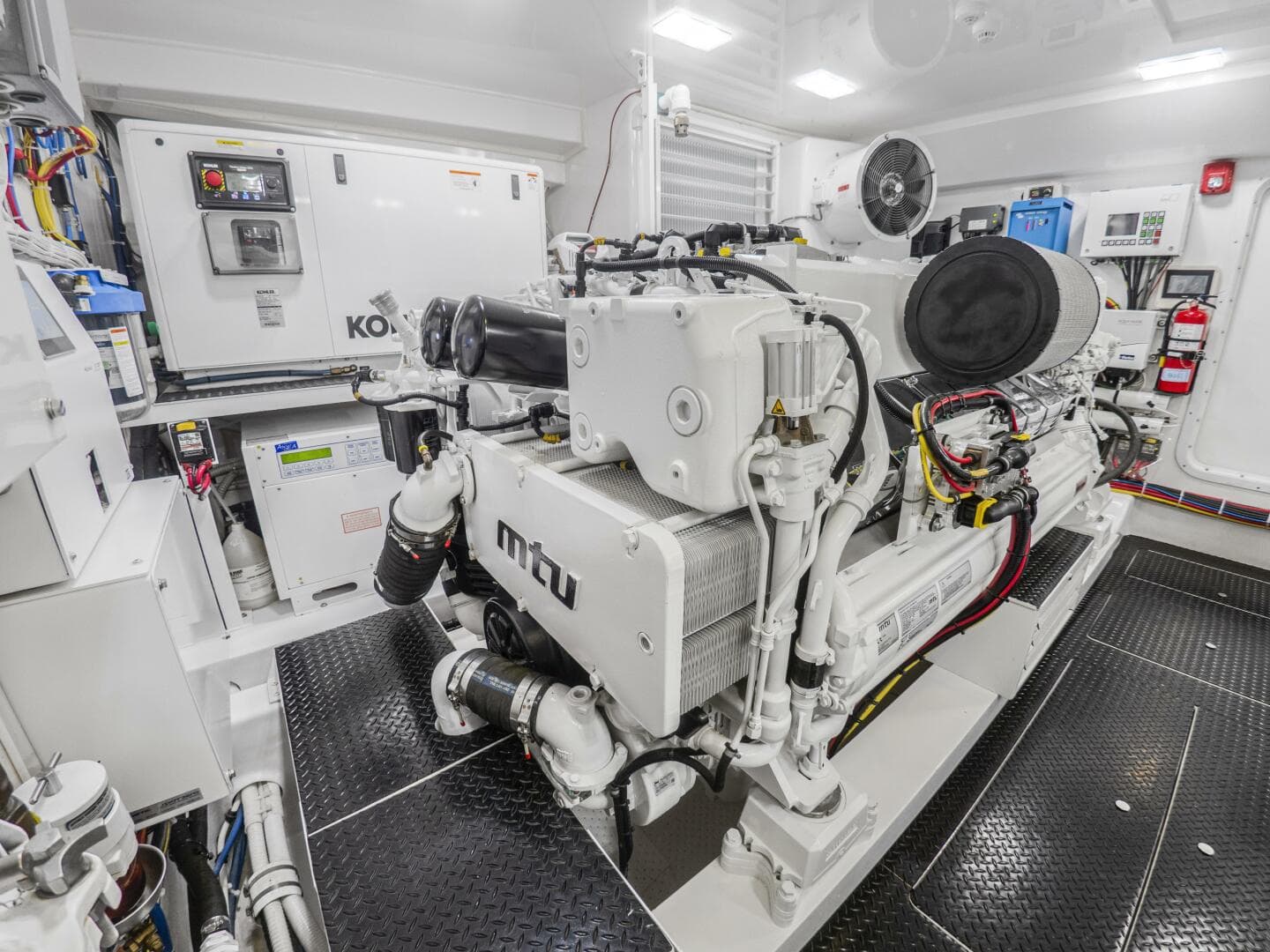 2021 Viking 92 Skybridge — photo 50