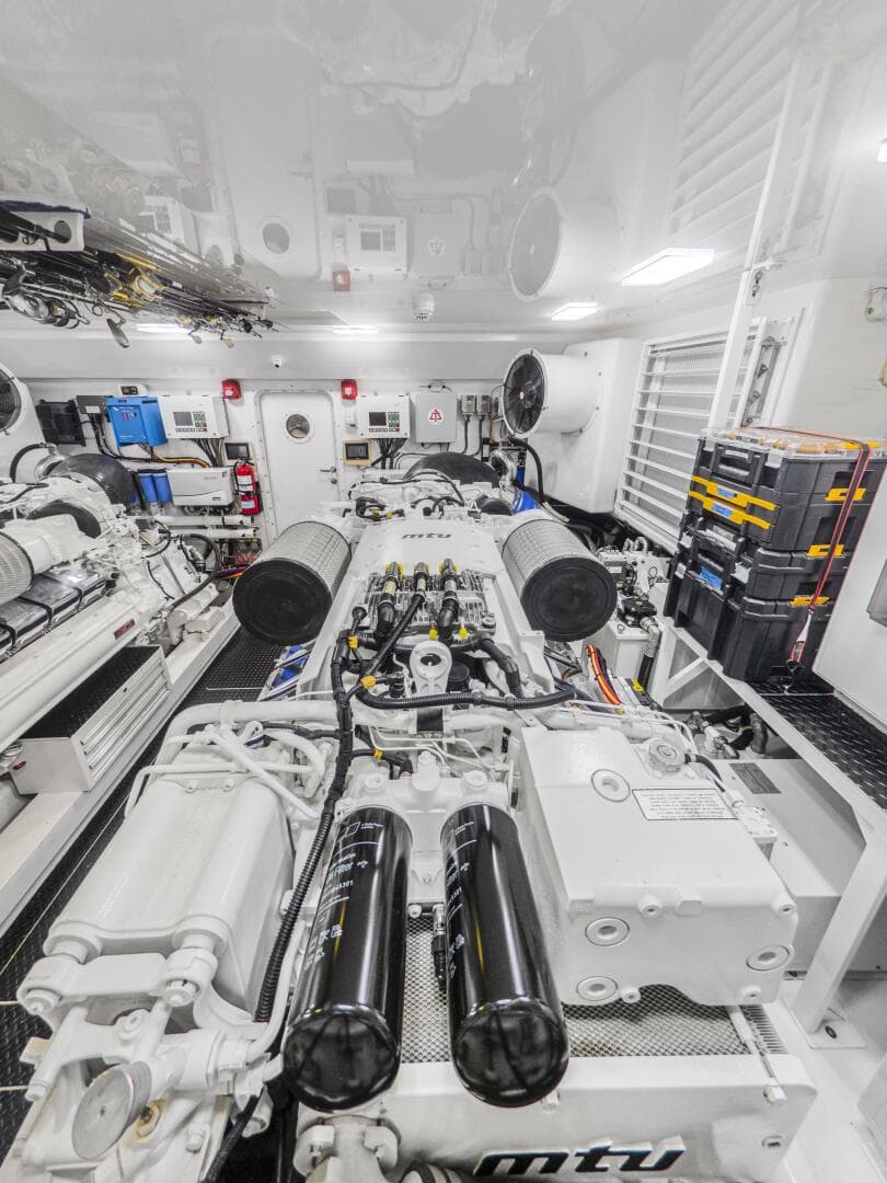 2021 Viking 92 Skybridge — photo 54