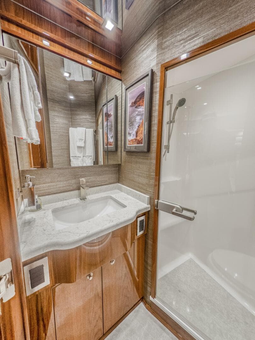 2021 Viking 92 Skybridge — photo 25