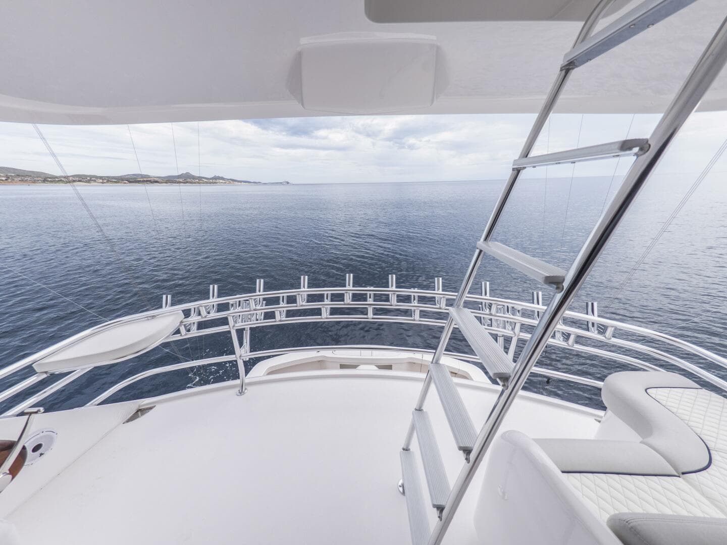 2021 Viking 92 Skybridge — photo 45