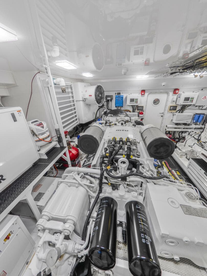 2021 Viking 92 Skybridge — photo 53