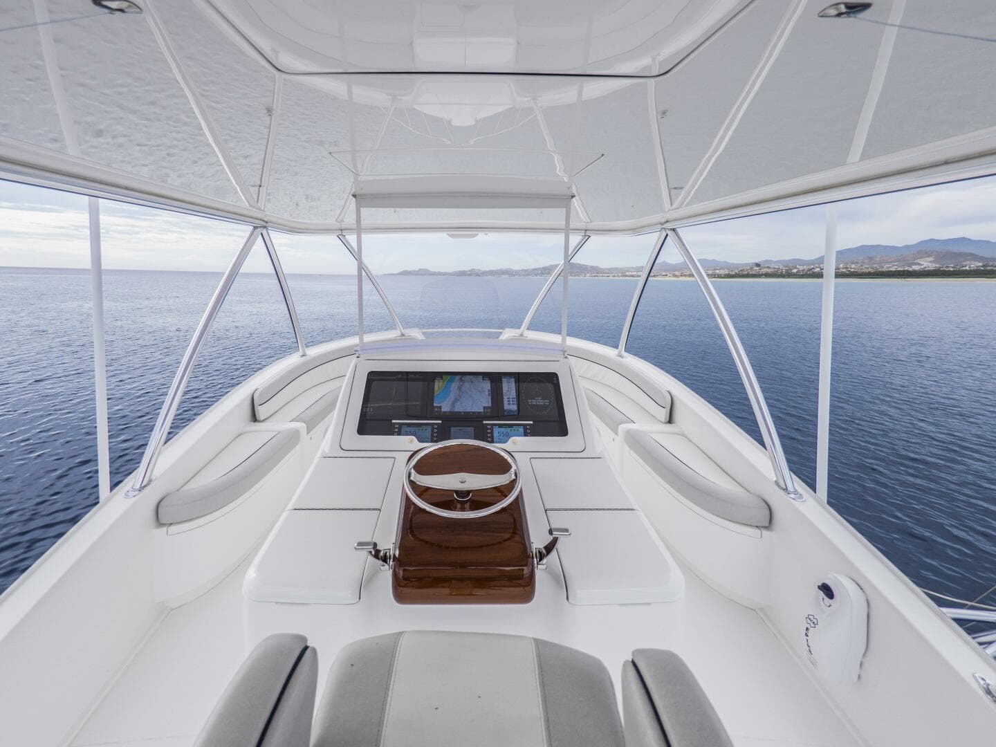 2021 Viking 92 Skybridge — photo 35