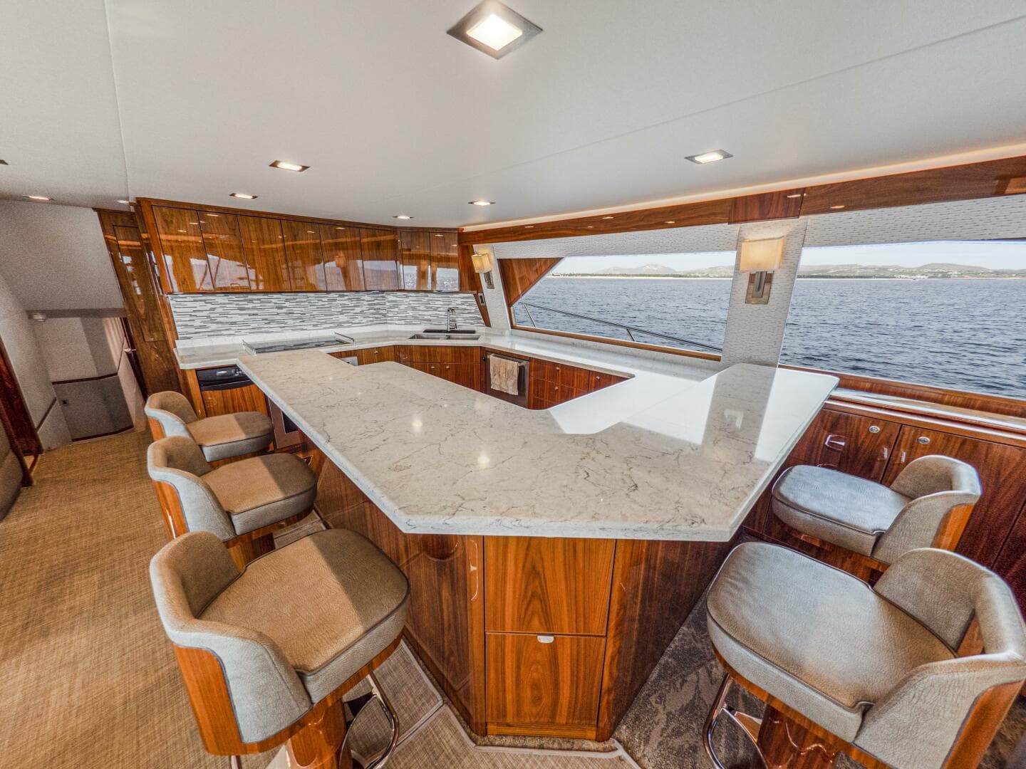 2021 Viking 92 Skybridge — photo 6