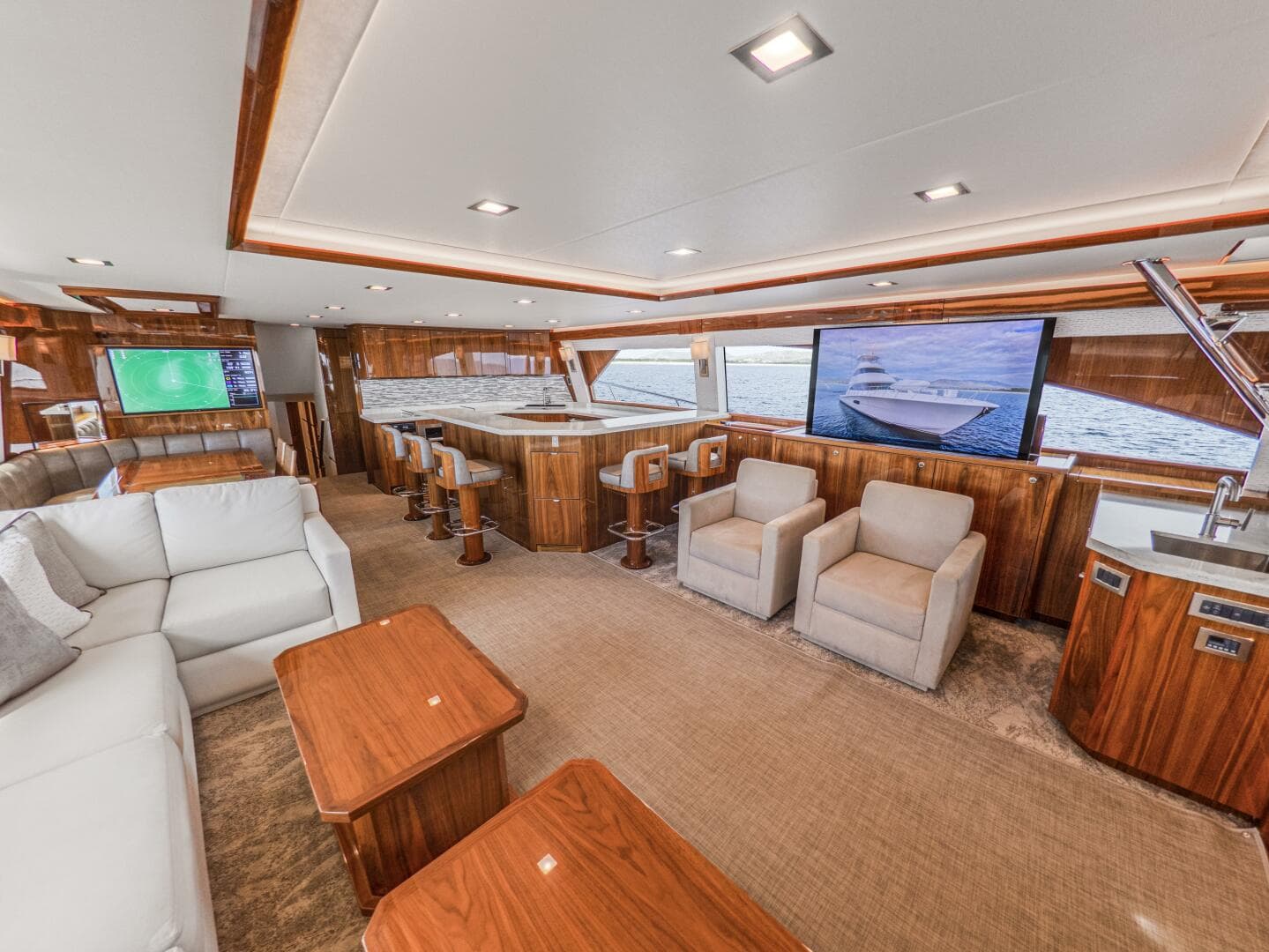 2021 Viking 92 Skybridge — photo 3
