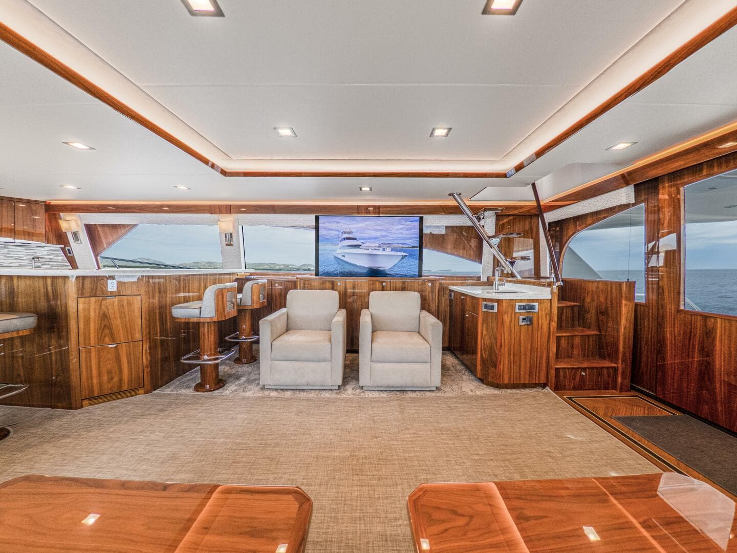 2021 Viking 92 Skybridge — photo 7