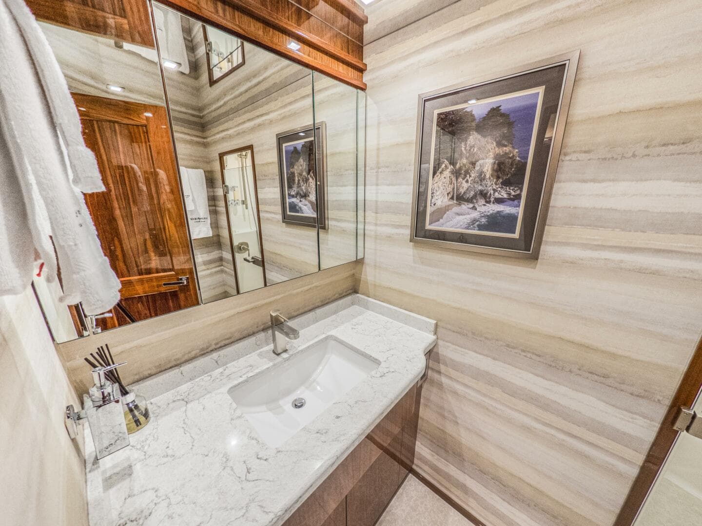 2021 Viking 92 Skybridge — photo 27