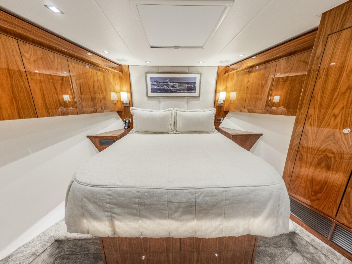 2021 Viking 92 Skybridge — photo 28