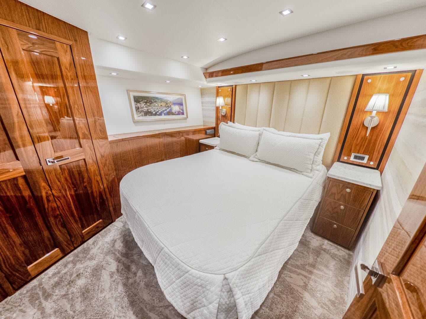 2021 Viking 92 Skybridge — photo 21