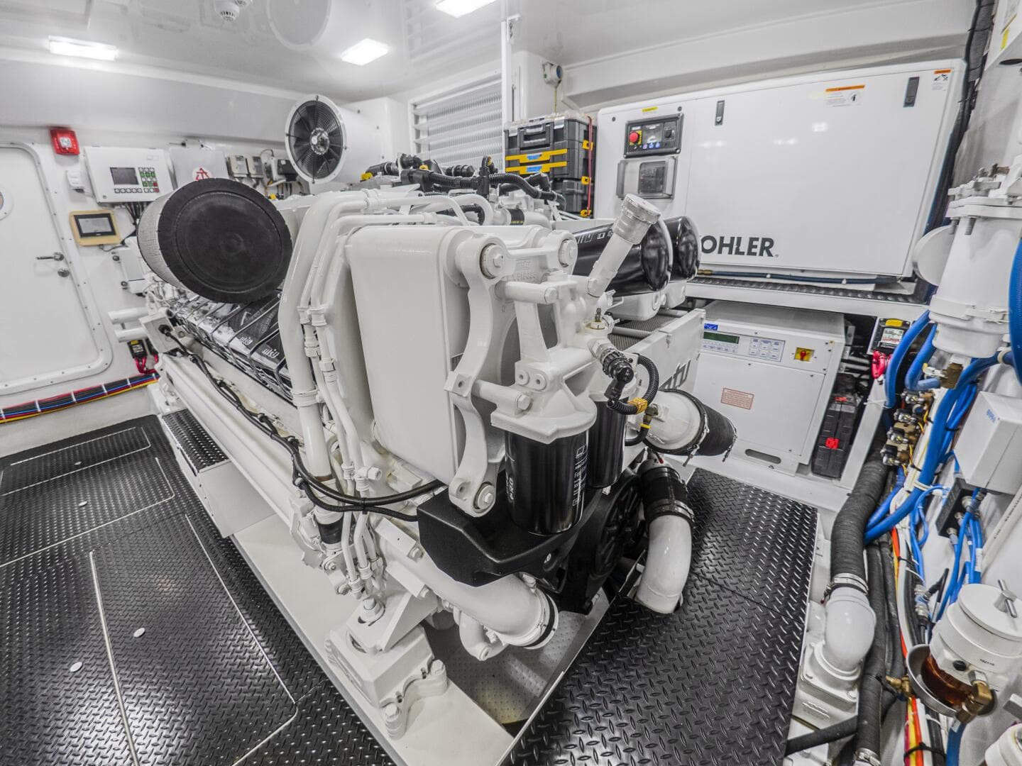 2021 Viking 92 Skybridge — photo 51