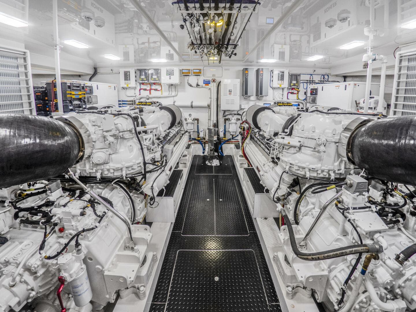 2021 Viking 92 Skybridge — photo 49