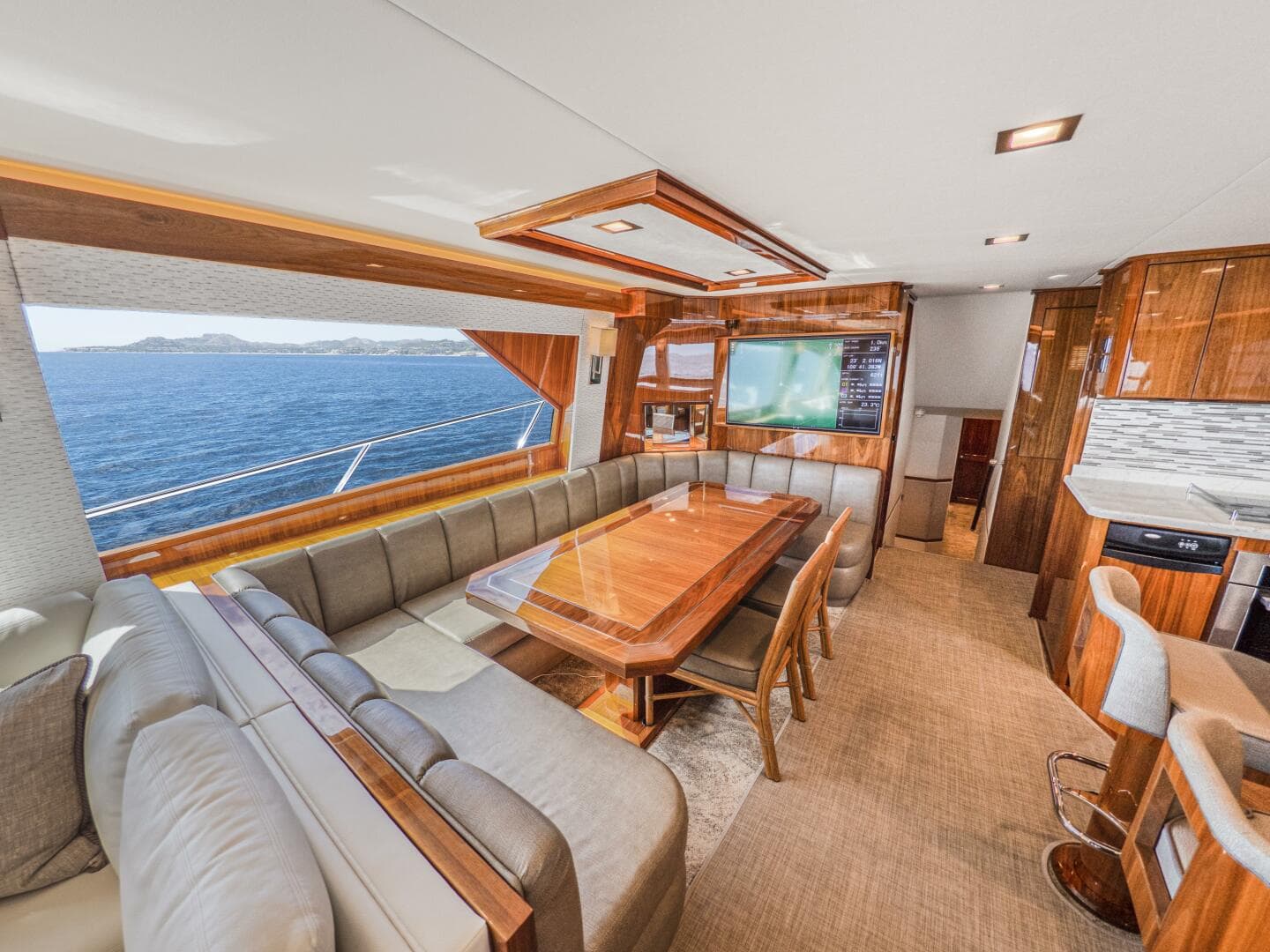 2021 Viking 92 Skybridge — photo 10
