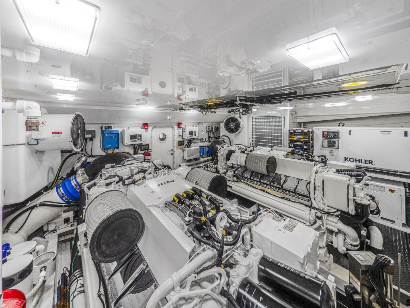 2021 Viking 92 Skybridge — photo 56