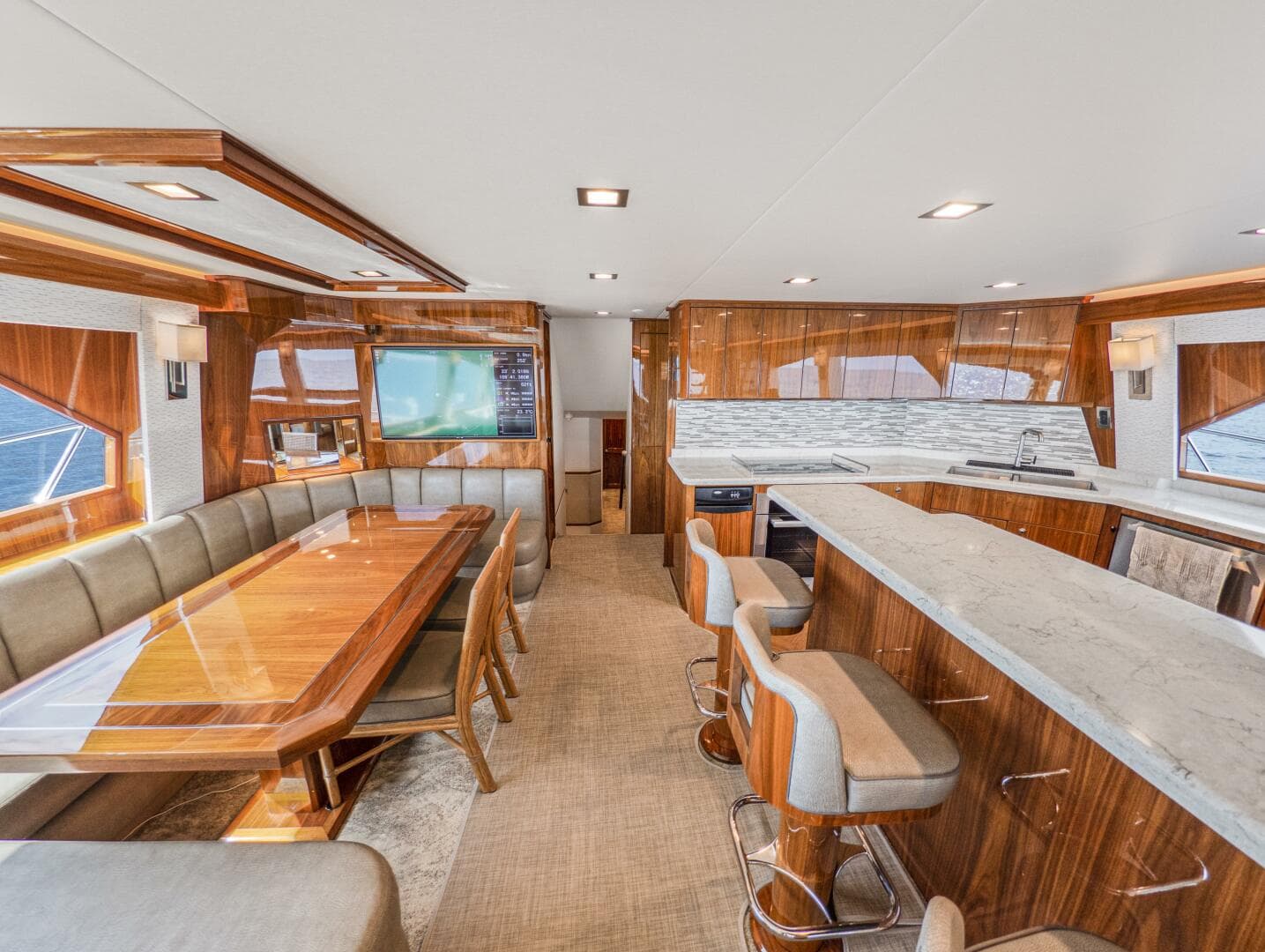2021 Viking 92 Skybridge — photo 9