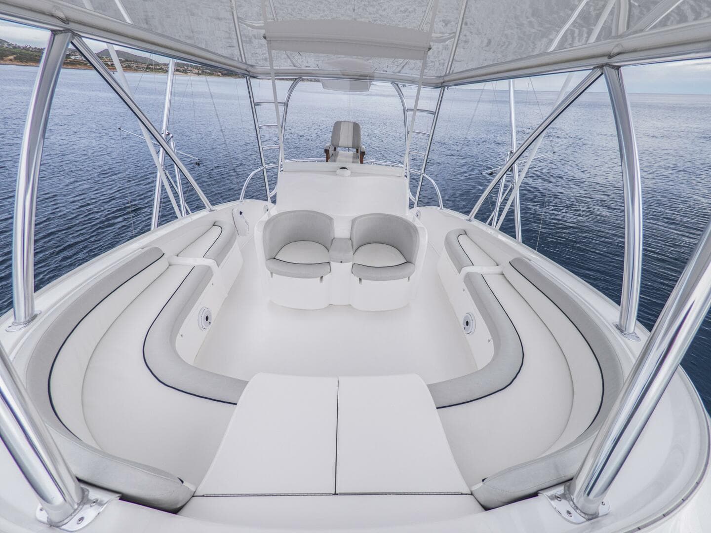 2021 Viking 92 Skybridge — photo 40