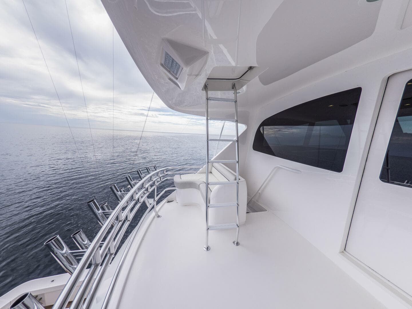 2021 Viking 92 Skybridge — photo 44