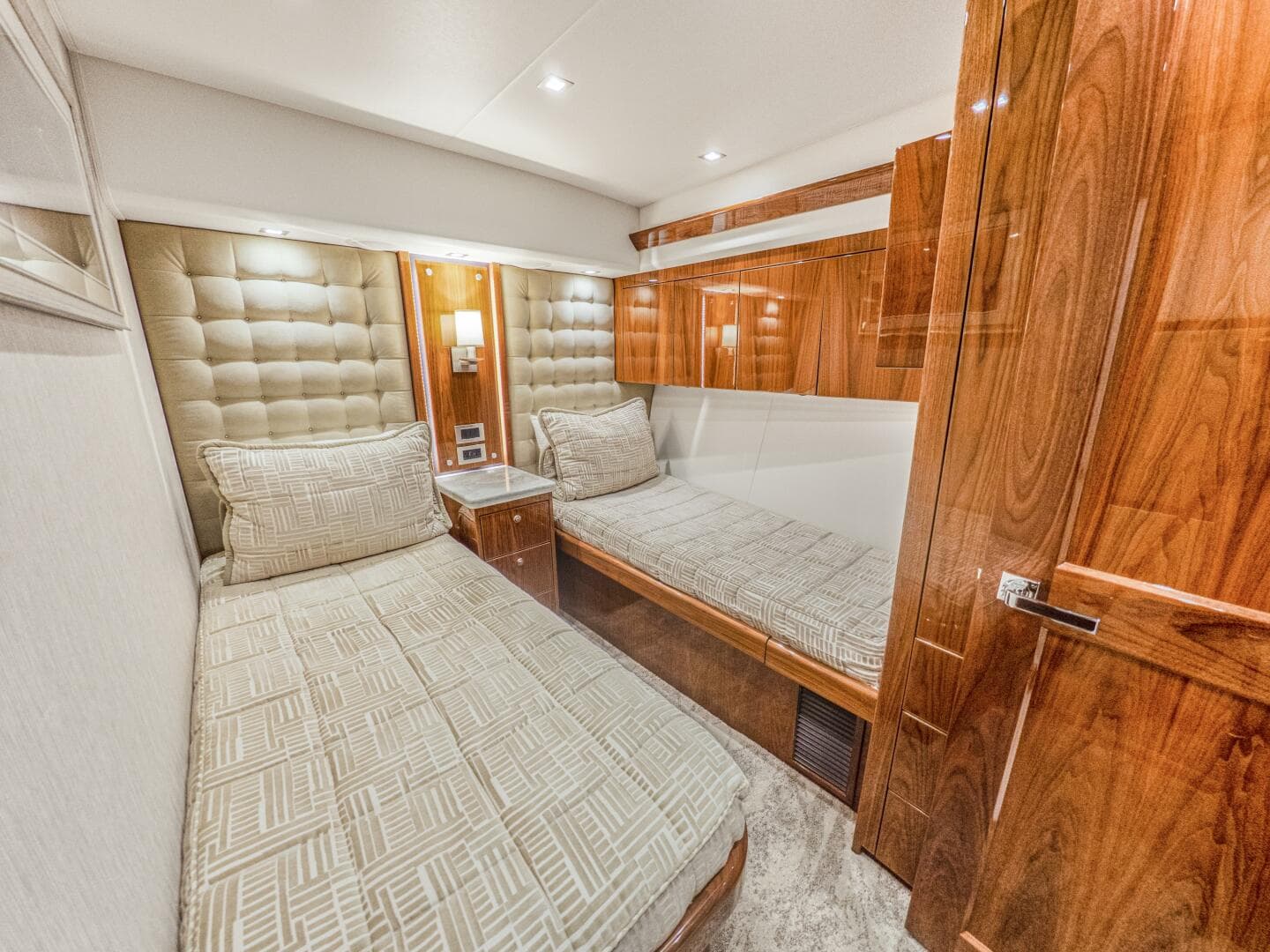 2021 Viking 92 Skybridge — photo 24