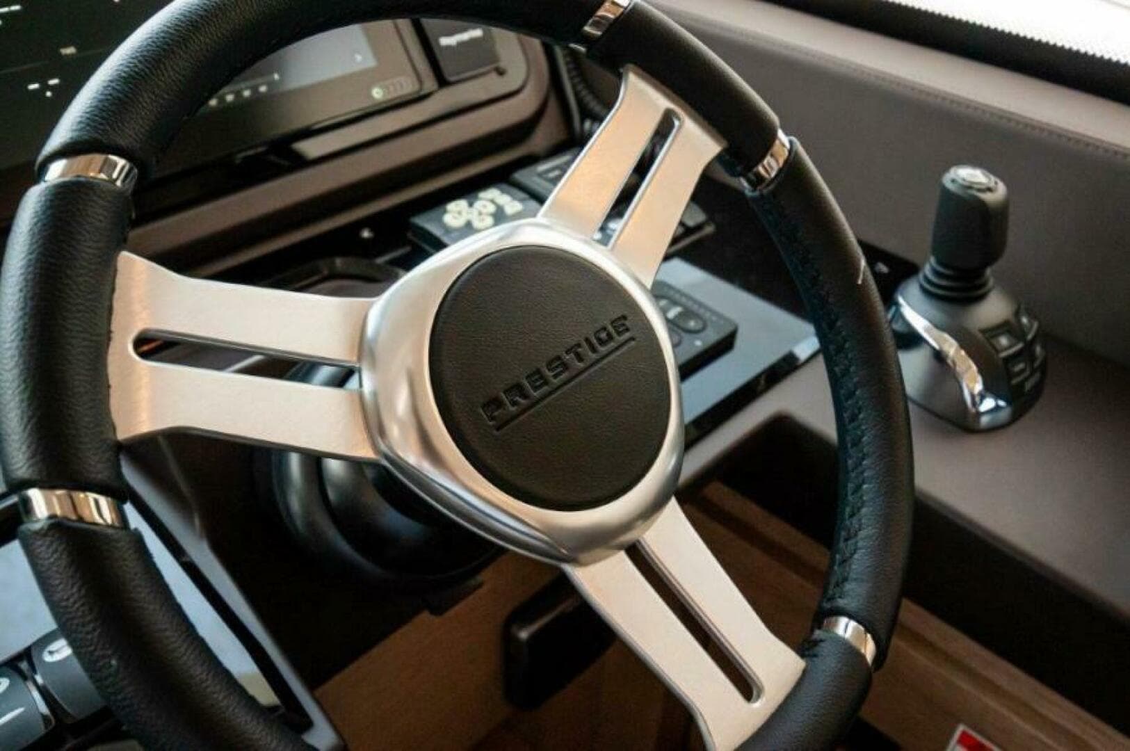 2018 Prestige 460 — photo 29