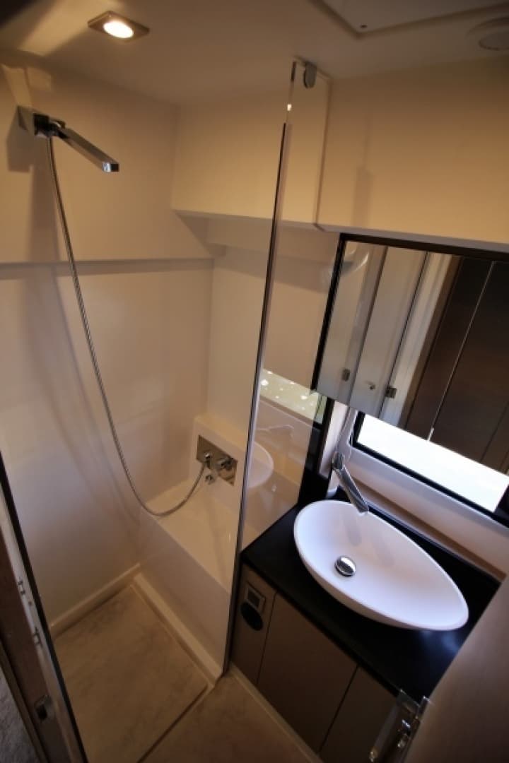 2018 Prestige 460 — photo 22