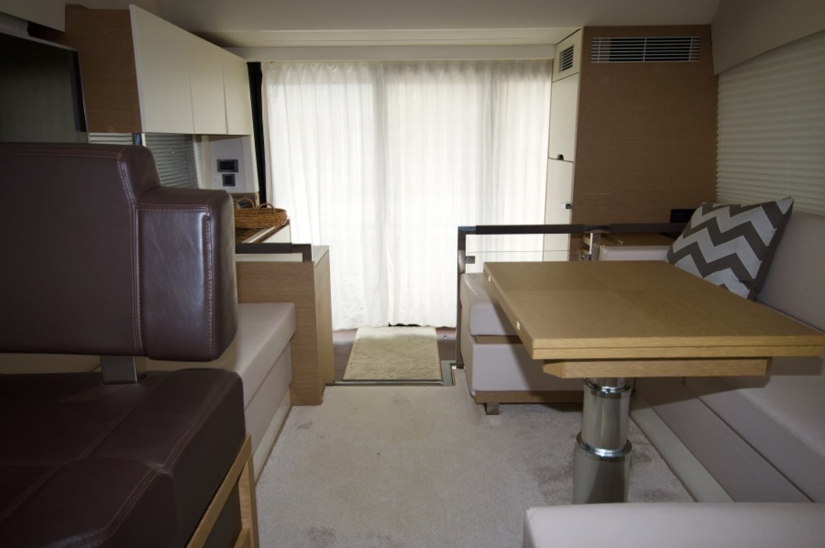 2018 Prestige 460 — photo 8