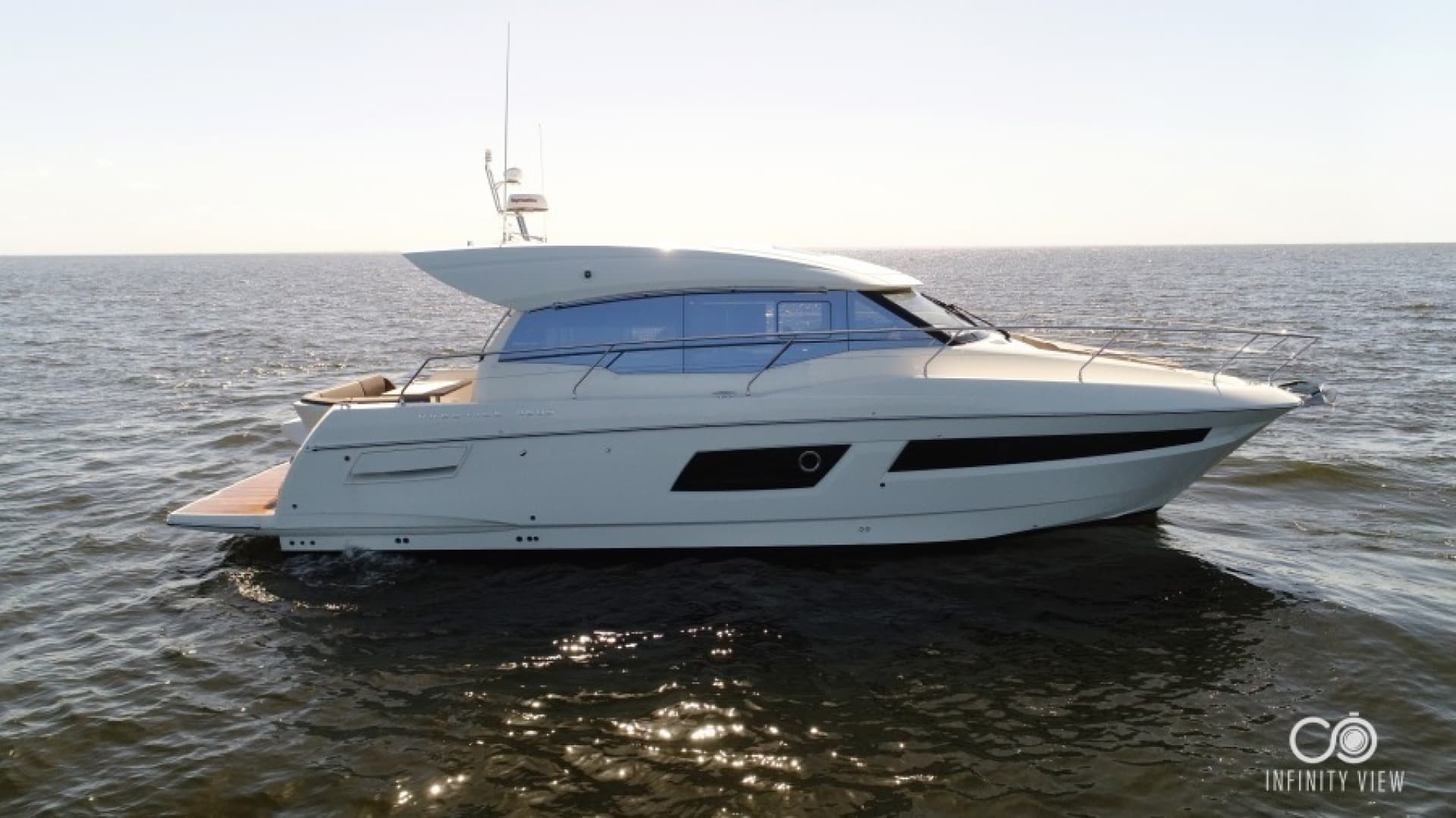 2018 Prestige 460 — photo 41
