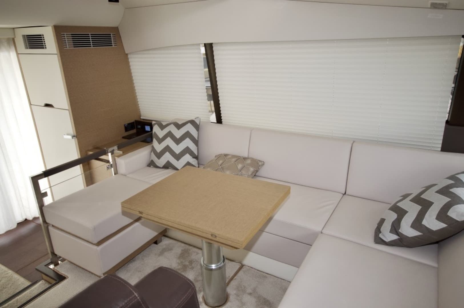 2018 Prestige 460 — photo 10