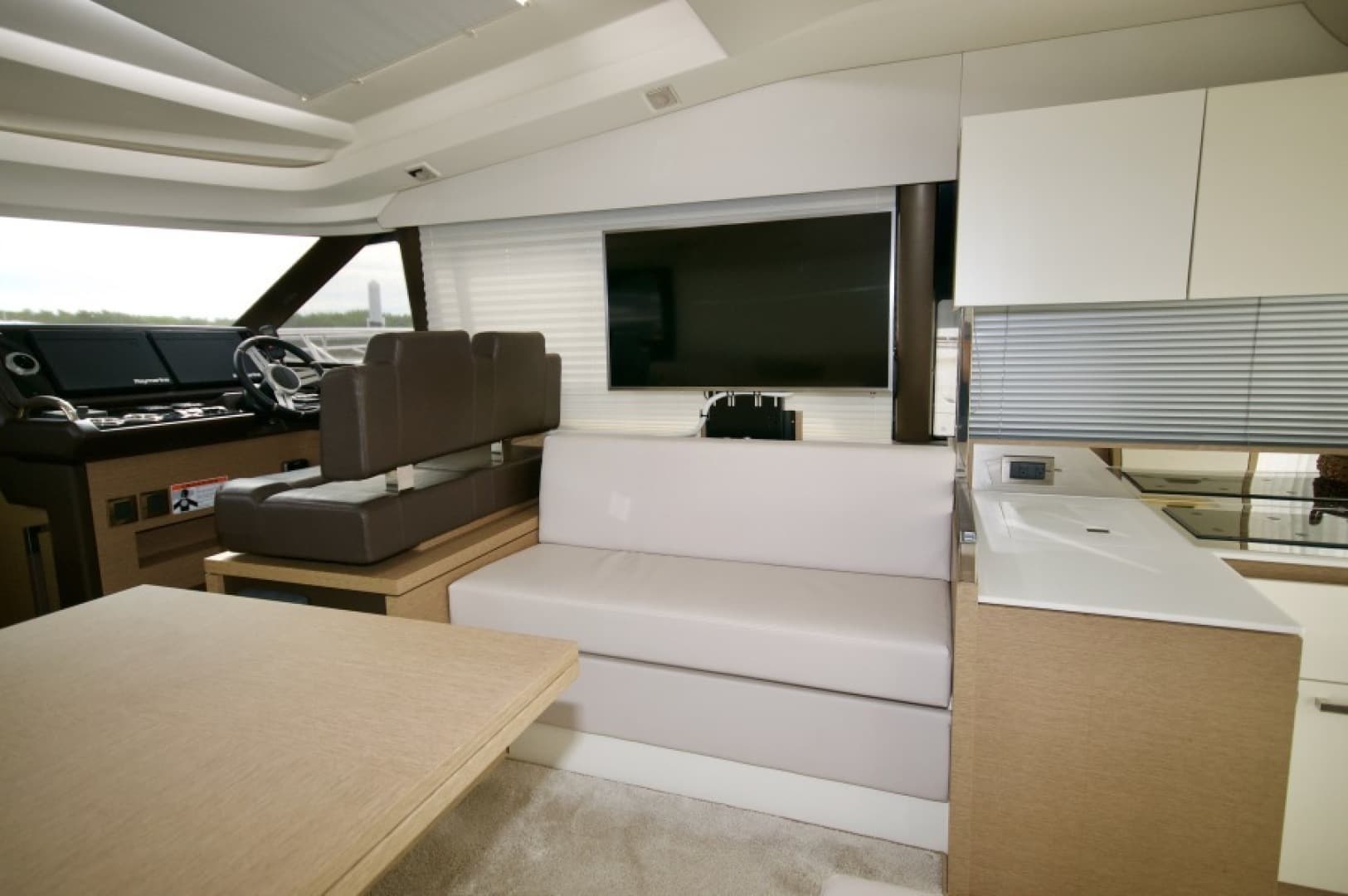 2018 Prestige 460 — photo 6