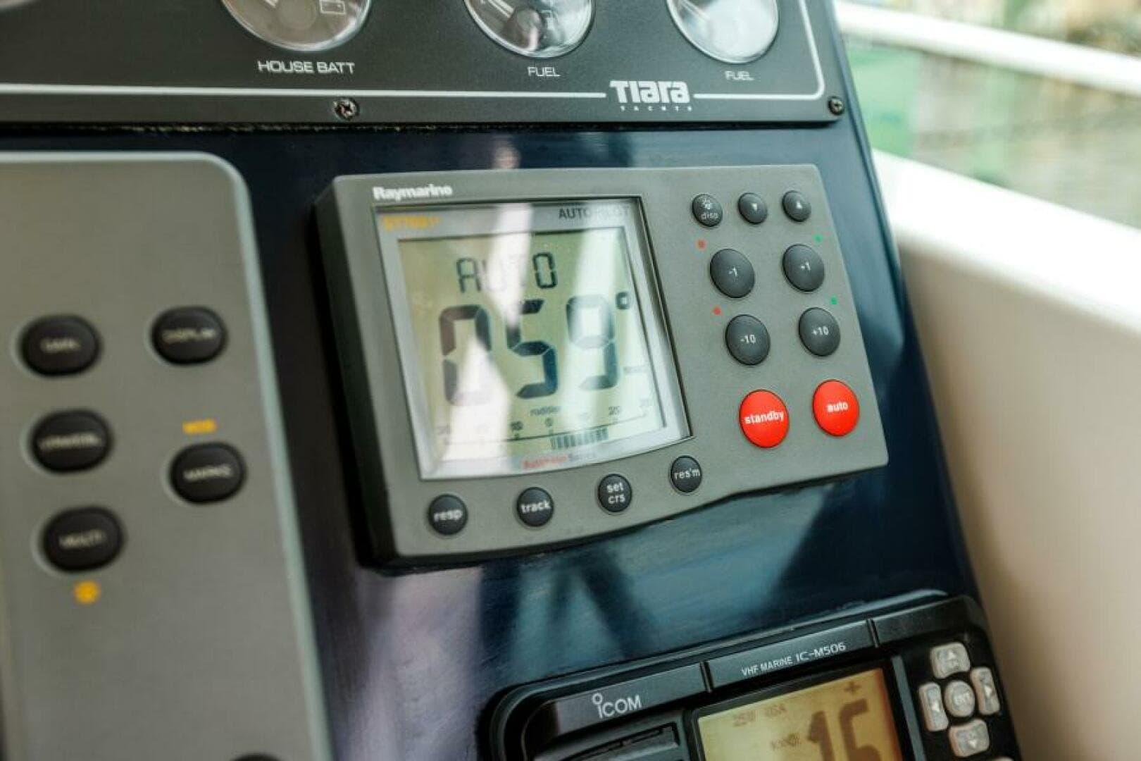 2001 Tiara Yachts 3500 Open — photo 32