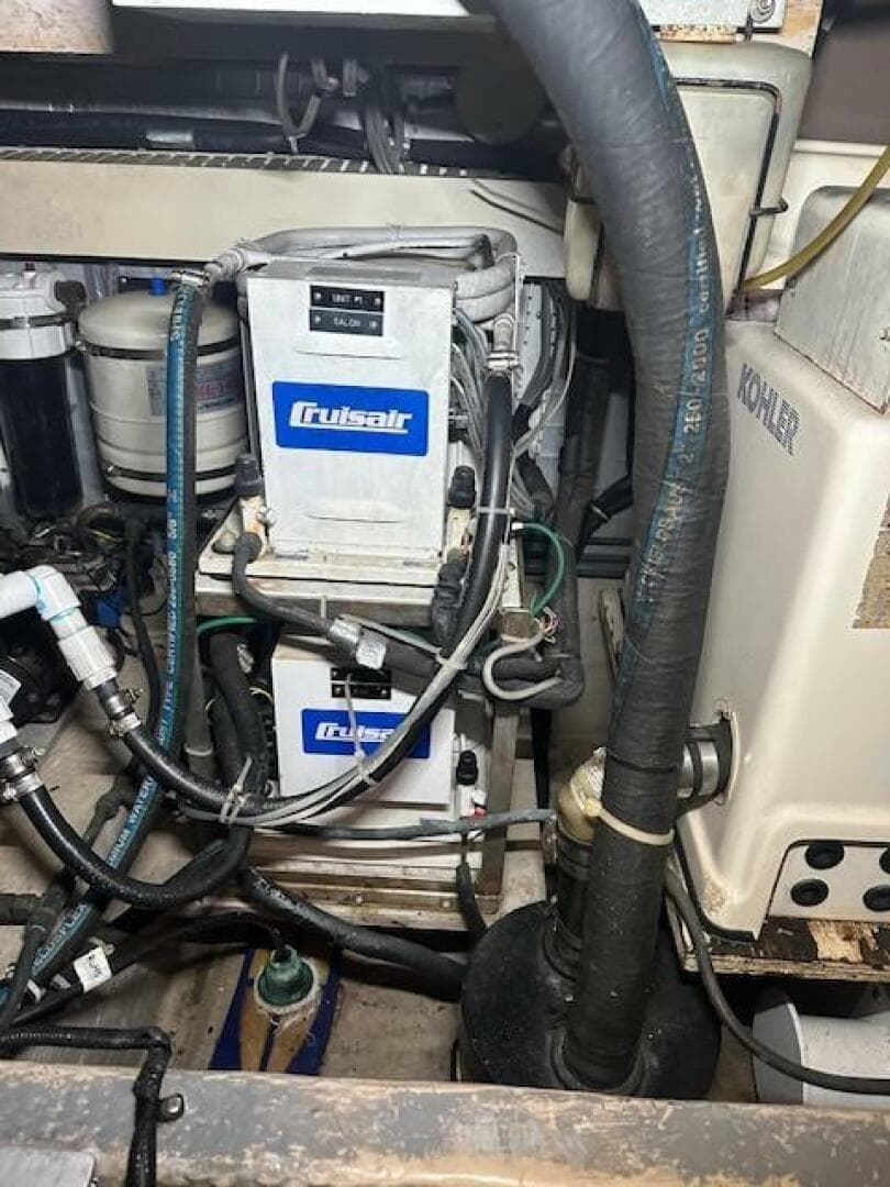 1989 Viking Sportfish 41 — photo 19