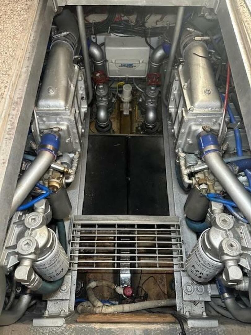 1989 Viking Sportfish 41 — photo 17