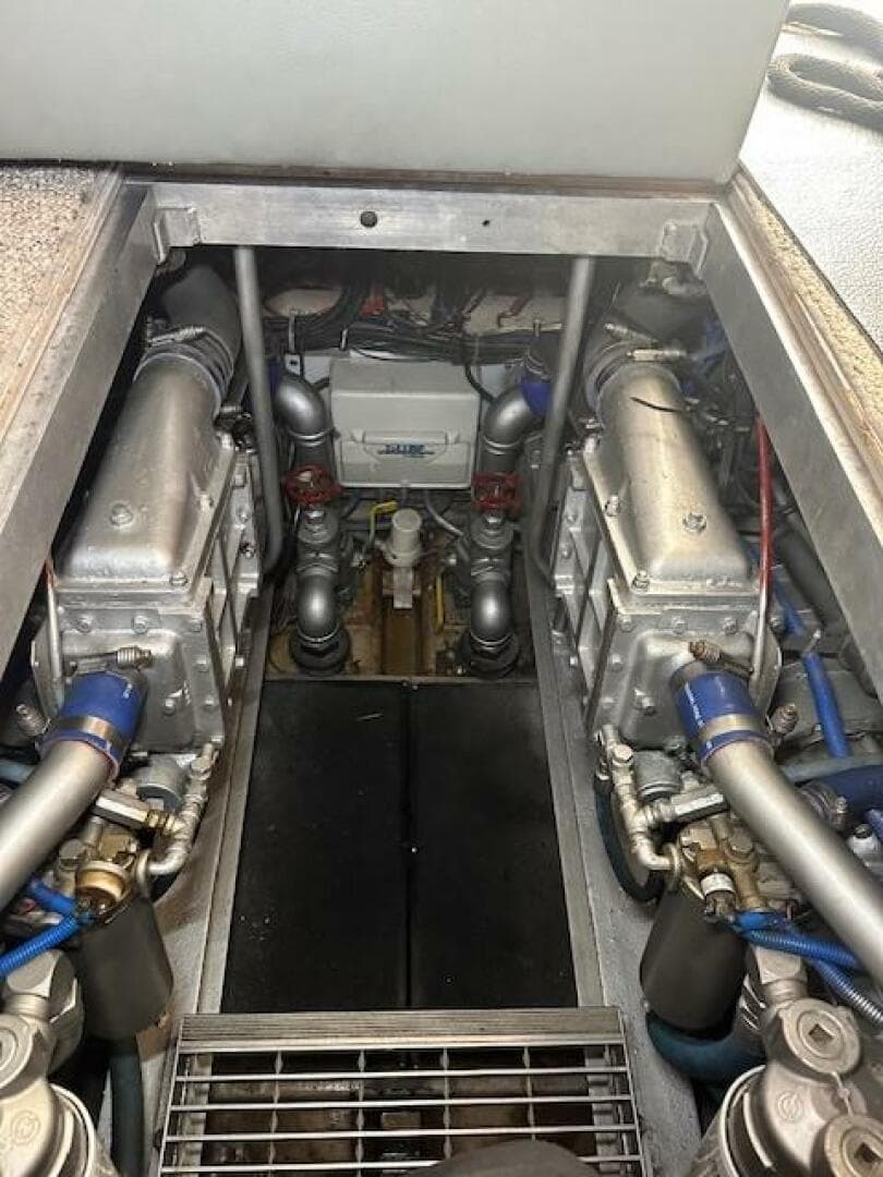 1989 Viking Sportfish 41 — photo 18