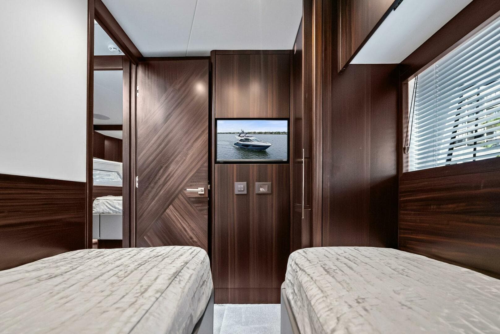 2025 Sunseeker Manhattan 55 — photo 61