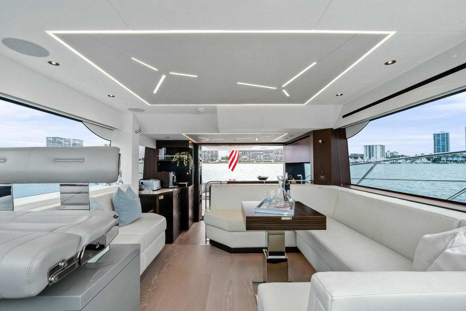 2025 Sunseeker Manhattan 55 — photo 40
